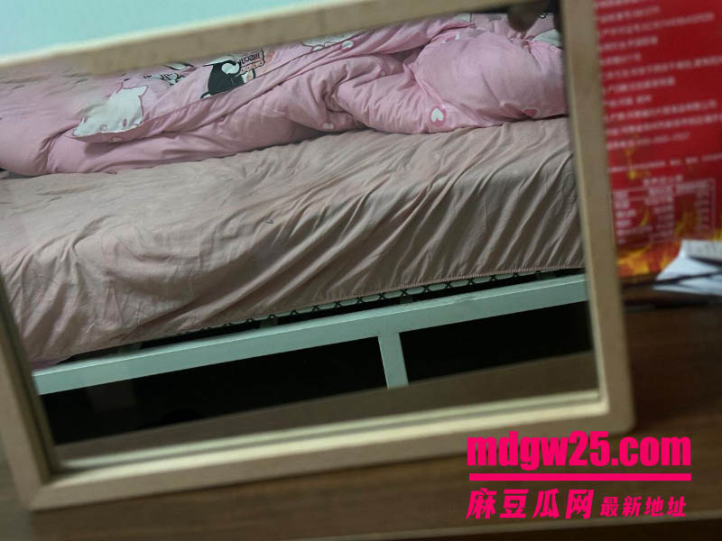 海角乱伦博主 我有个萝莉小表妹 我借着请表妹吃夜宵的借口 把她操到痉软