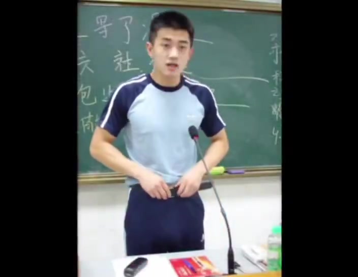 AI生物老师讲台演示打飞机全过程，从勃起到喷射全程特写没遮掩