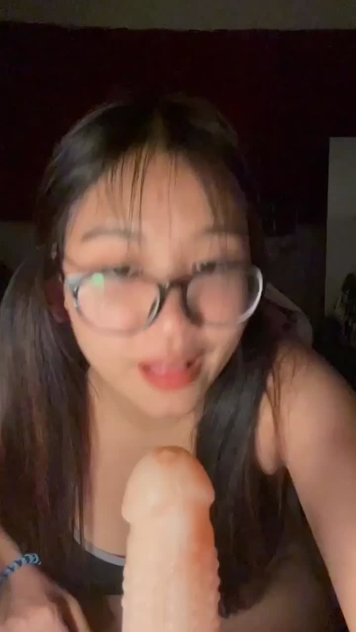 海外版抖音tiktok网红 Bowthan/软软宝 定制福利合集 眼镜妹口爆颜射超级淫荡-黑料网