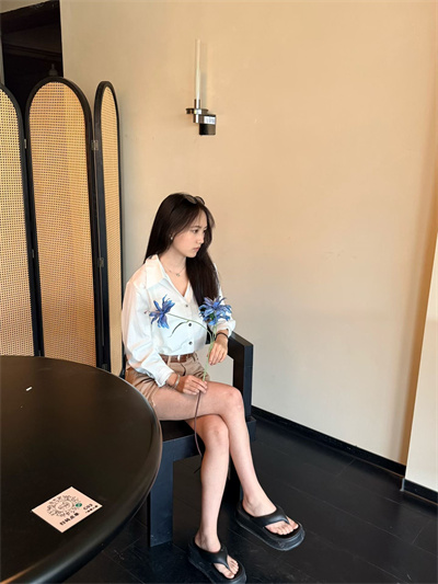 十八岁的婊子联系我