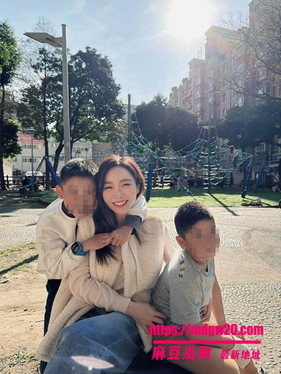 台湾主播 张宇 离婚3年曝出沙发艳照 与前夫撕逼13次 闹上法庭炸翻娱乐圈！