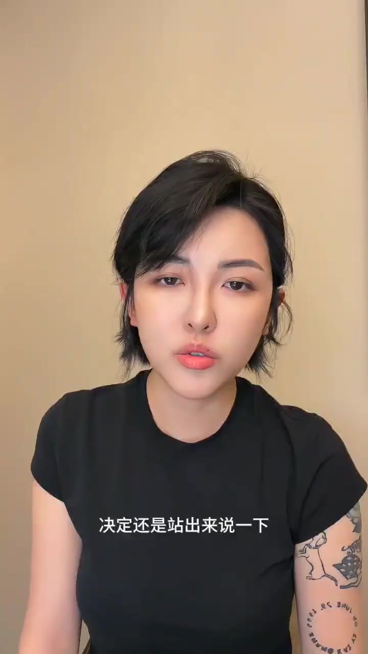 抖音千万网红张凯毅闪婚两年官宣离婚 黄金凤冠求婚人设崩塌 旧日铁T争议再起