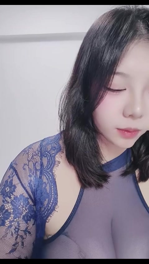 抖音未来星阿姨外网变纯情小慧 蓝蕾丝夹跳蛋假鸡巴整根抽插 熟女坦克放飞自我