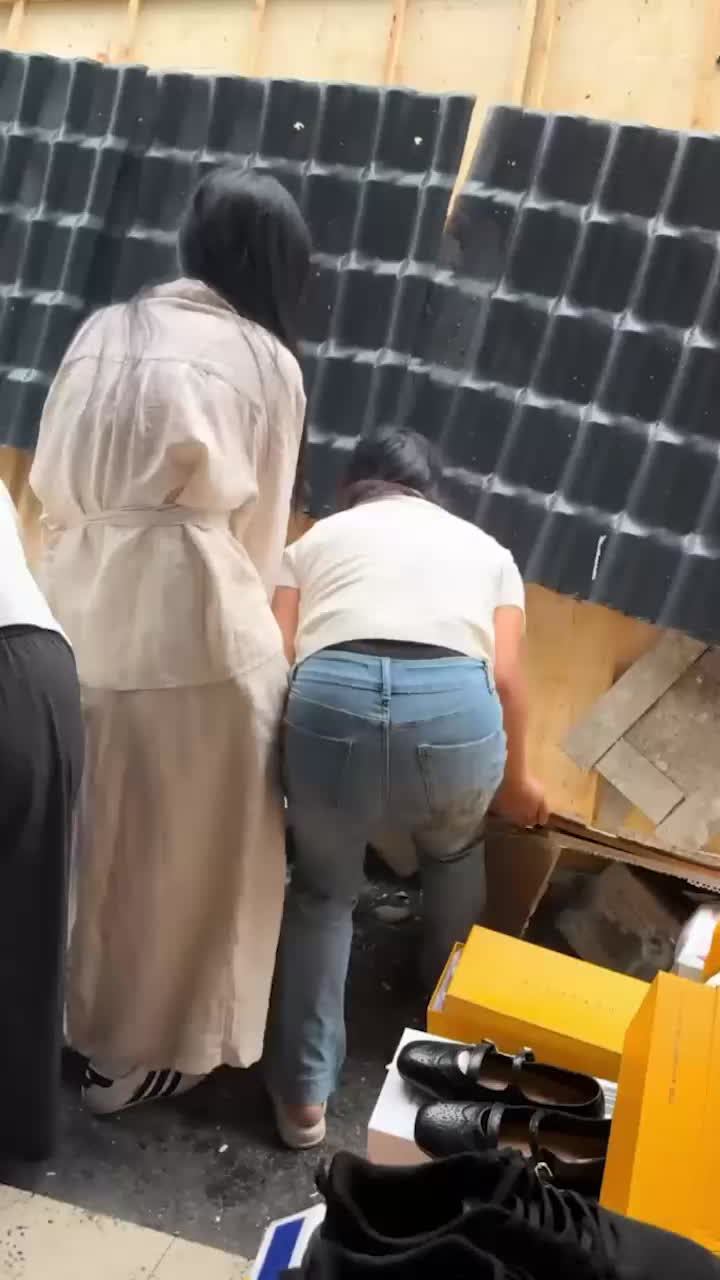 江西玉山玉恒广场 巨型广告牌突然坍塌砸落 现场一片狼藉多人被埋-黑料网