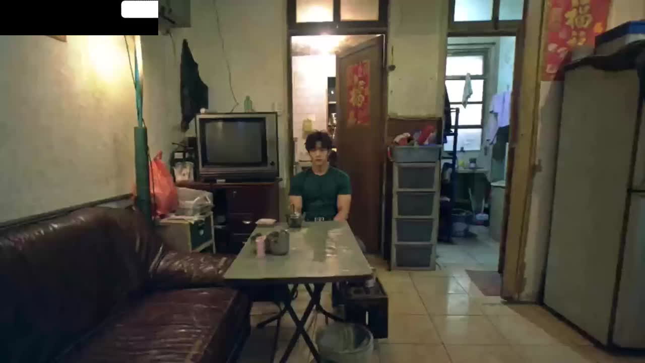AI短剧高三爱情故事21-25集 情侣床上激烈缠绵 情侣床上激烈缠绵
