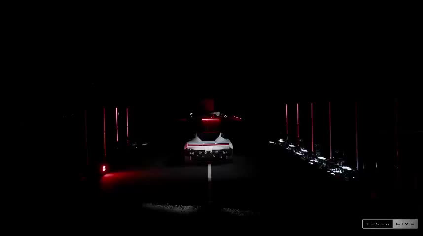 特斯拉第二代Roadster现场起飞 倒挂行驶空中翻滚 三版本性能炸裂2028年量产预订开启