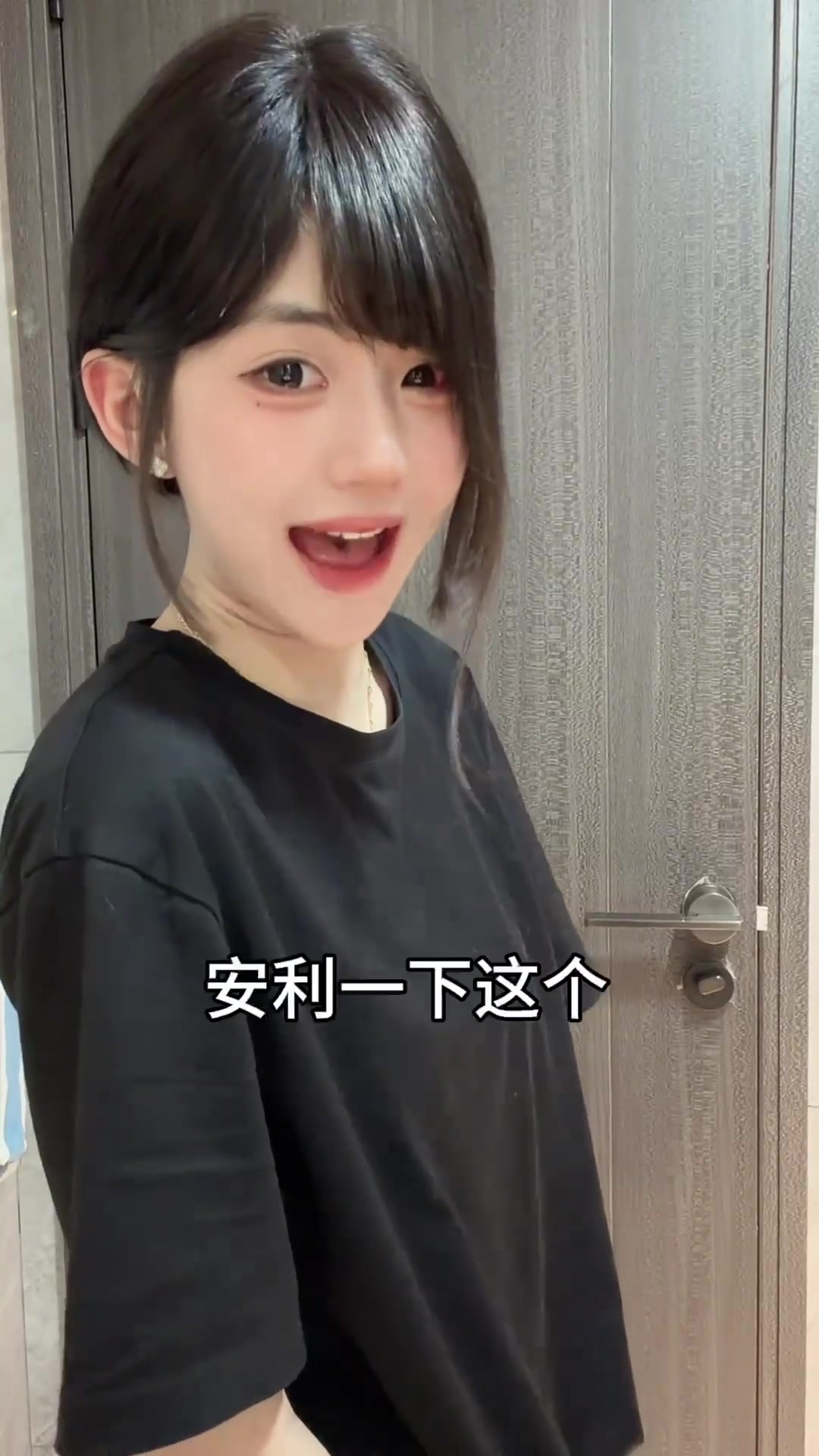 泉州天宫酒吧萌萌拳开打：千万粉不吃奶露拖VS小程同学，甜美脸一上台就抱摔拉头滚地