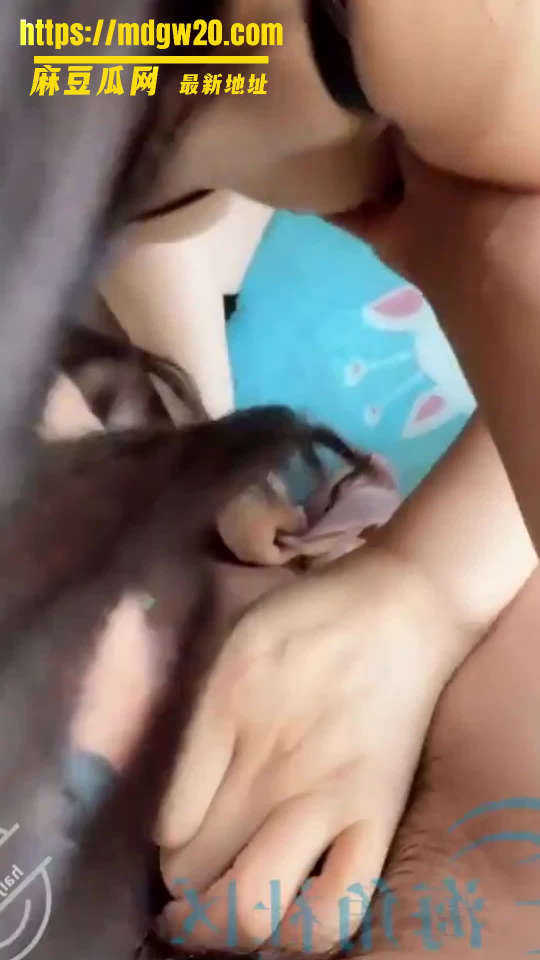 海角母子乱伦 翘臀巨乳小妈的情趣战袍勾引 在沙发上直接无套开操 | 麻豆瓜网｜麻豆传媒旗下的免费成人吃瓜黑料网