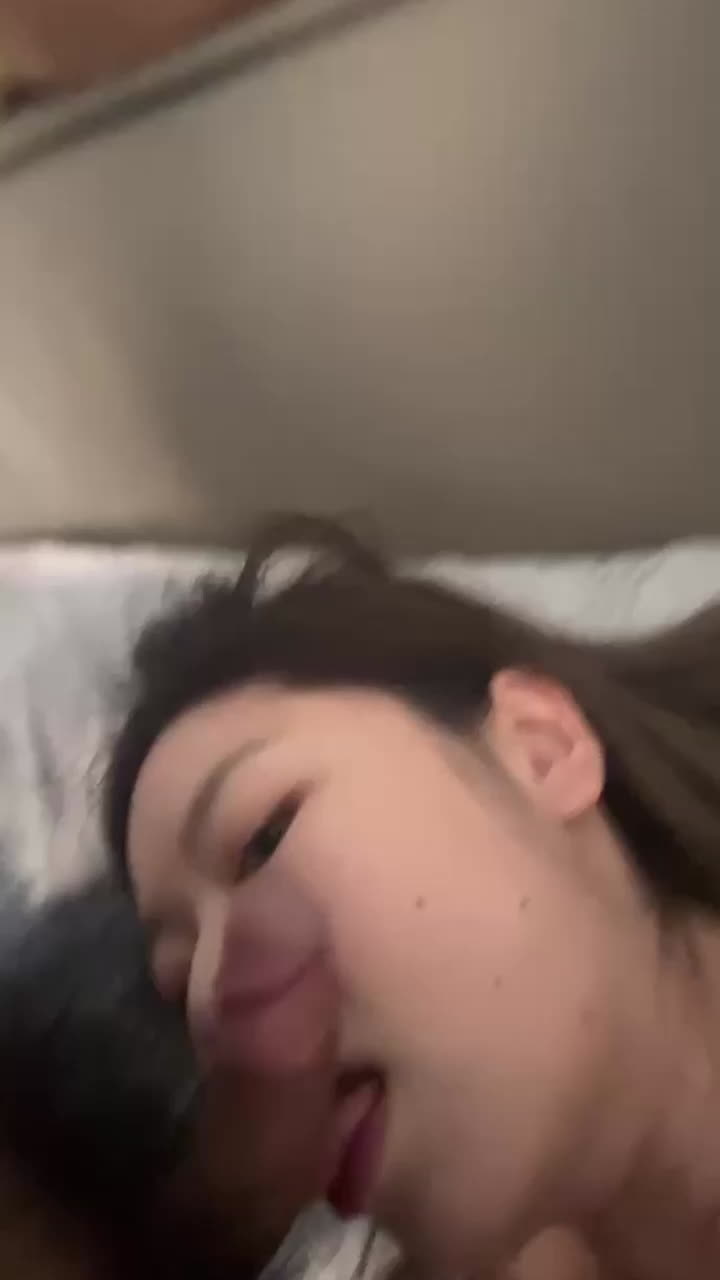 原创短篇小说《实习生小丽的黑丝》小丽丝足套弄粗大肉棒 光脚被按在桌上猛干骚穴-黑料网