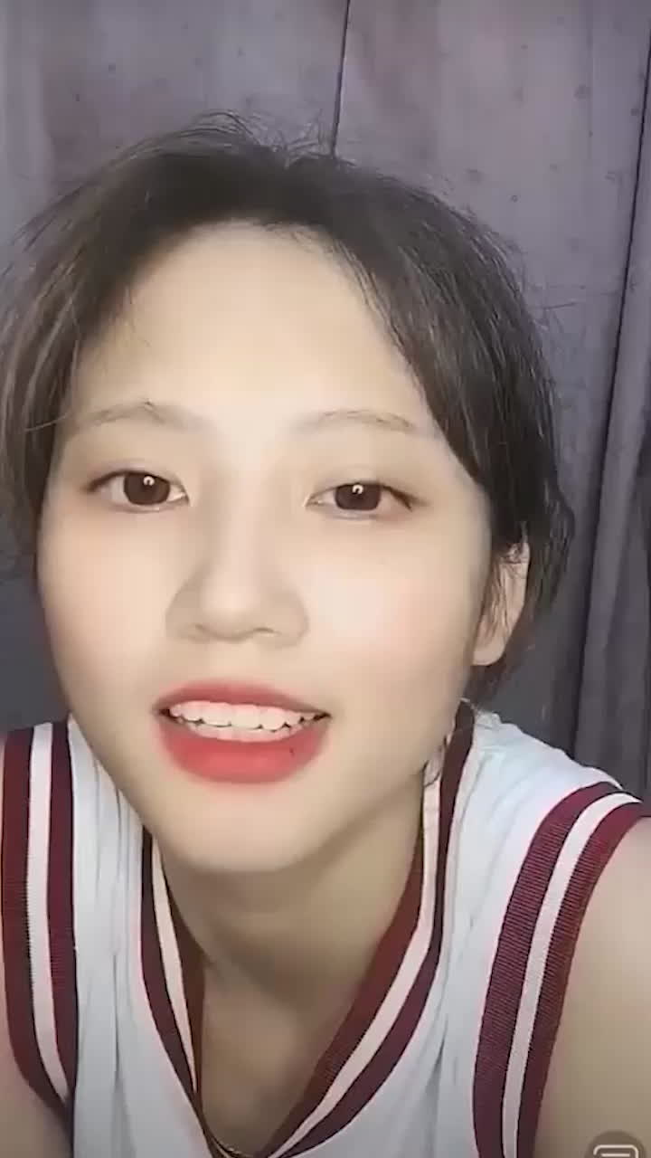 抖音网红 闪现闪现高能福利 宿舍直播画面尺度远超日常 露点露穴精彩画面流出-黑料网
