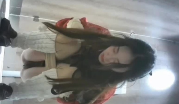 厕拍颜值最高的小姐姐 のポスター