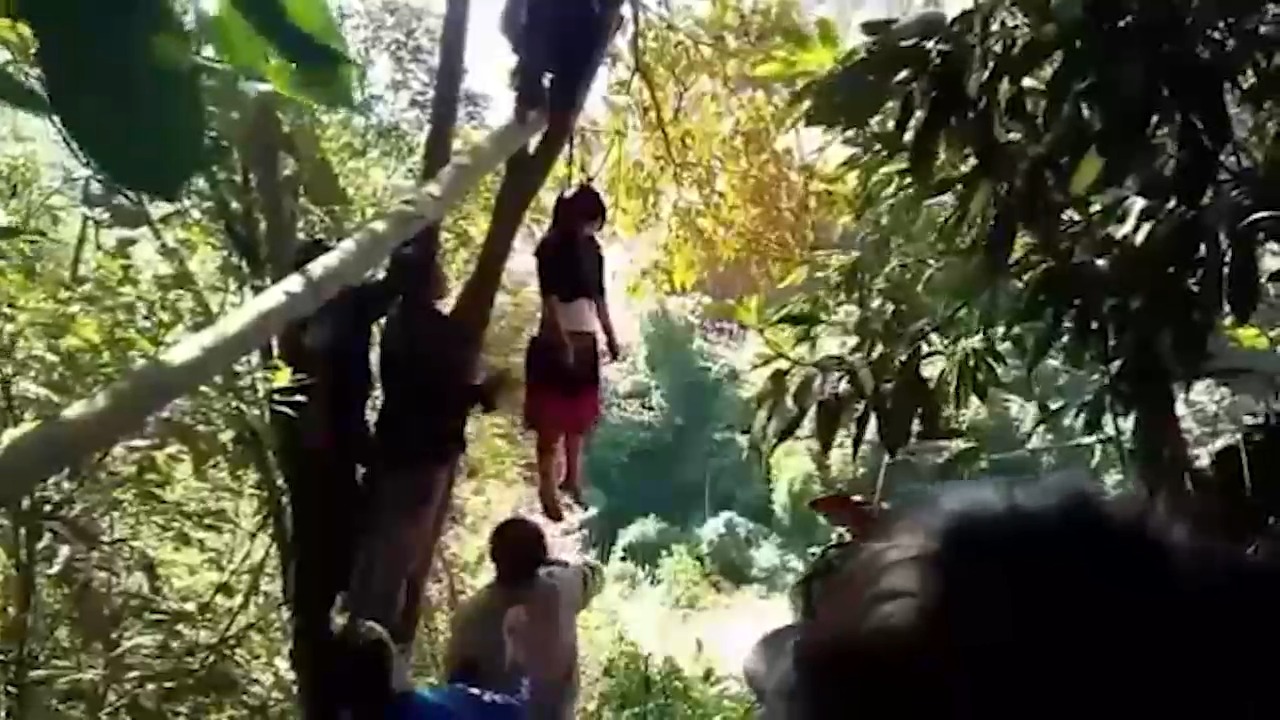 暗网重口，谨慎观看！）吊死掩埋 포스터