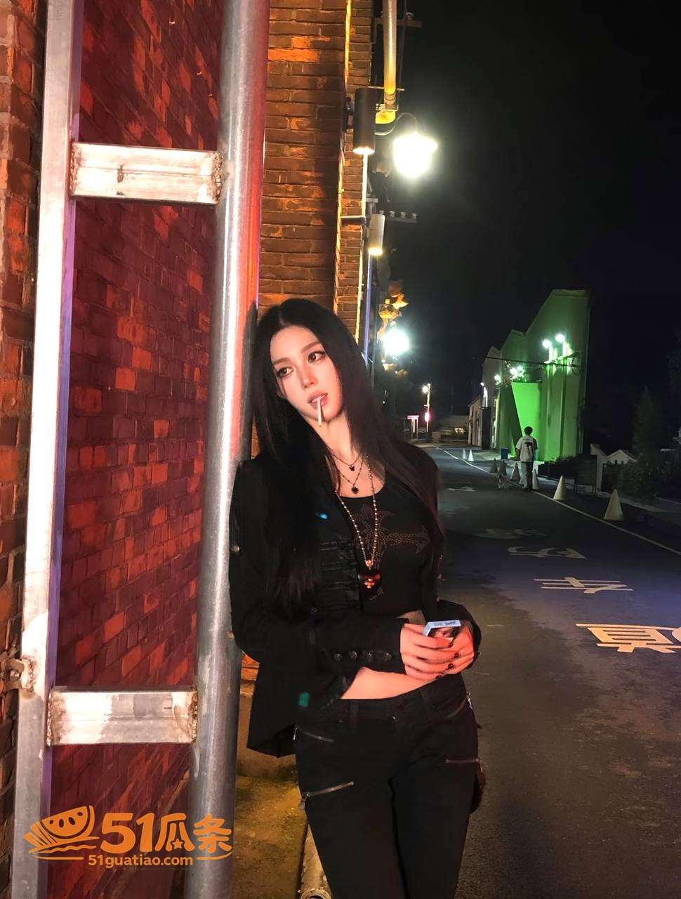 Alex 订婚闪分后相关图片31