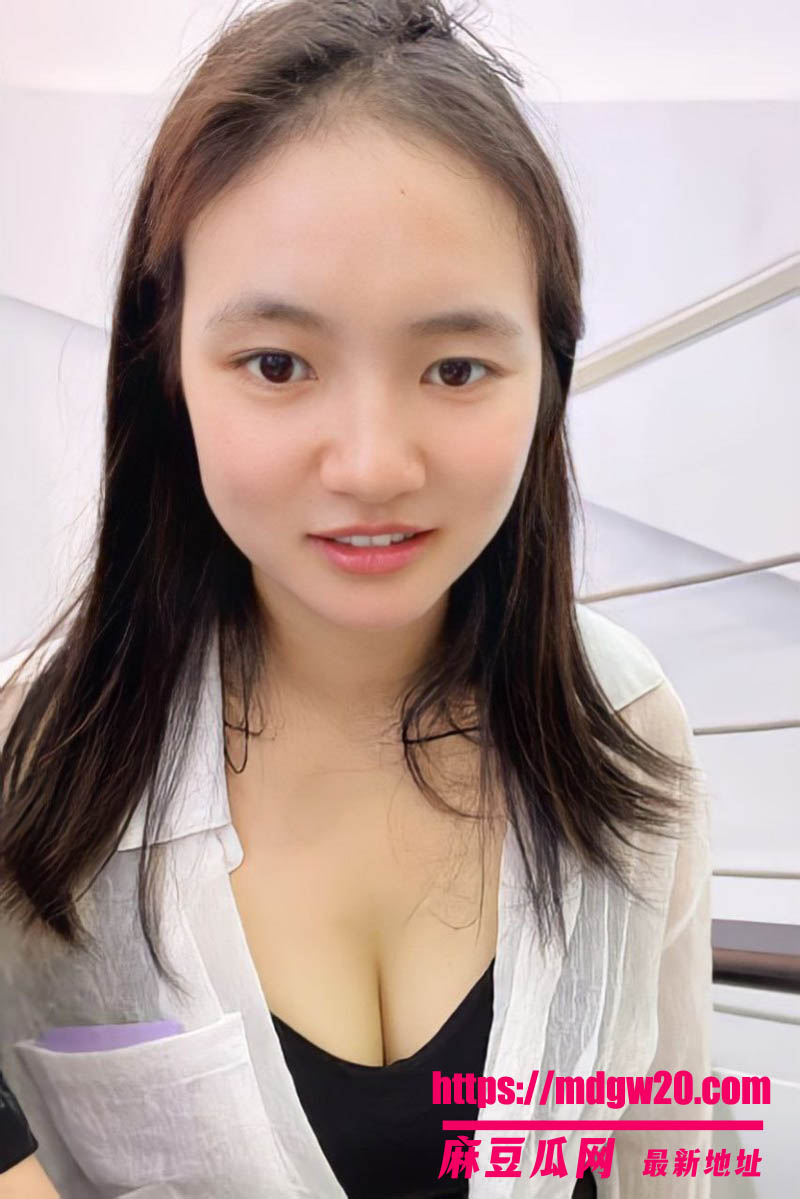湖北极品露出狂魔 张小萍视频合集 巨乳人妻少妇街头漏奶办公室操逼视频流出