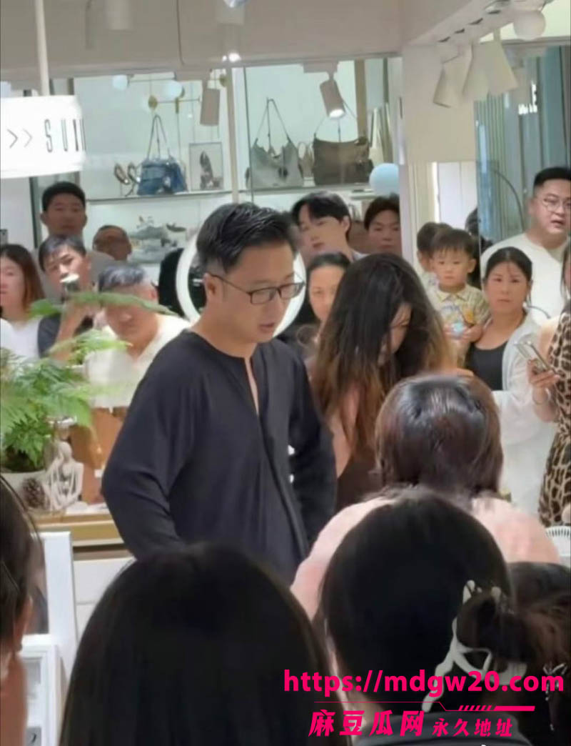 如皋吾悦广场抓奸翻车 社区党总支书记宗媛媛当众被按倒在地 男方臧洋被曝光出轨性爱视频