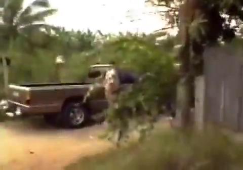 重口猎奇泰国收尸队工作小视频-1 的封面
