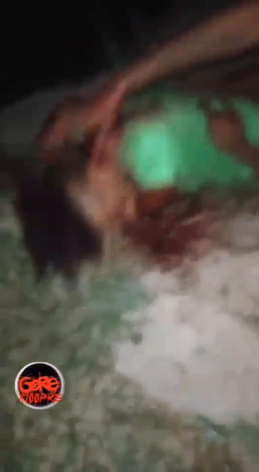 头被拿着直接锤子 포스터