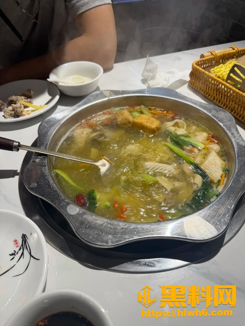 南京邮电大学女生秀恩爱 4