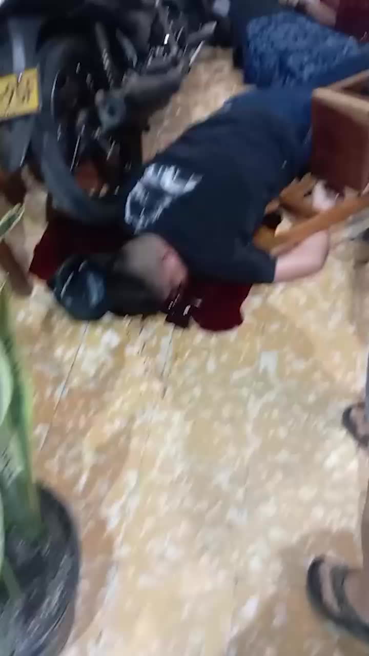 哥伦比亚便利店发生无差别枪击血案 现役警察 奥斯卡 不幸身亡引发全网关注-黑料网