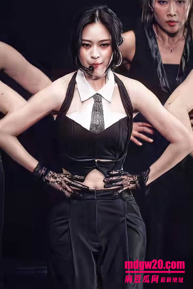 韩国女团ITZY成员申留真 巡演台上伸手扣逼自慰 下台后穿着演出服被金主猛操