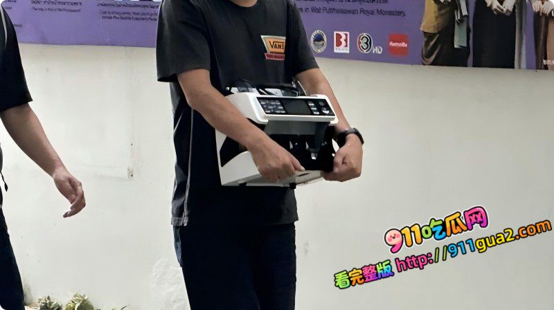 泰国淫僧 阿赞初 狂圈9200万善款包养情人 照片12