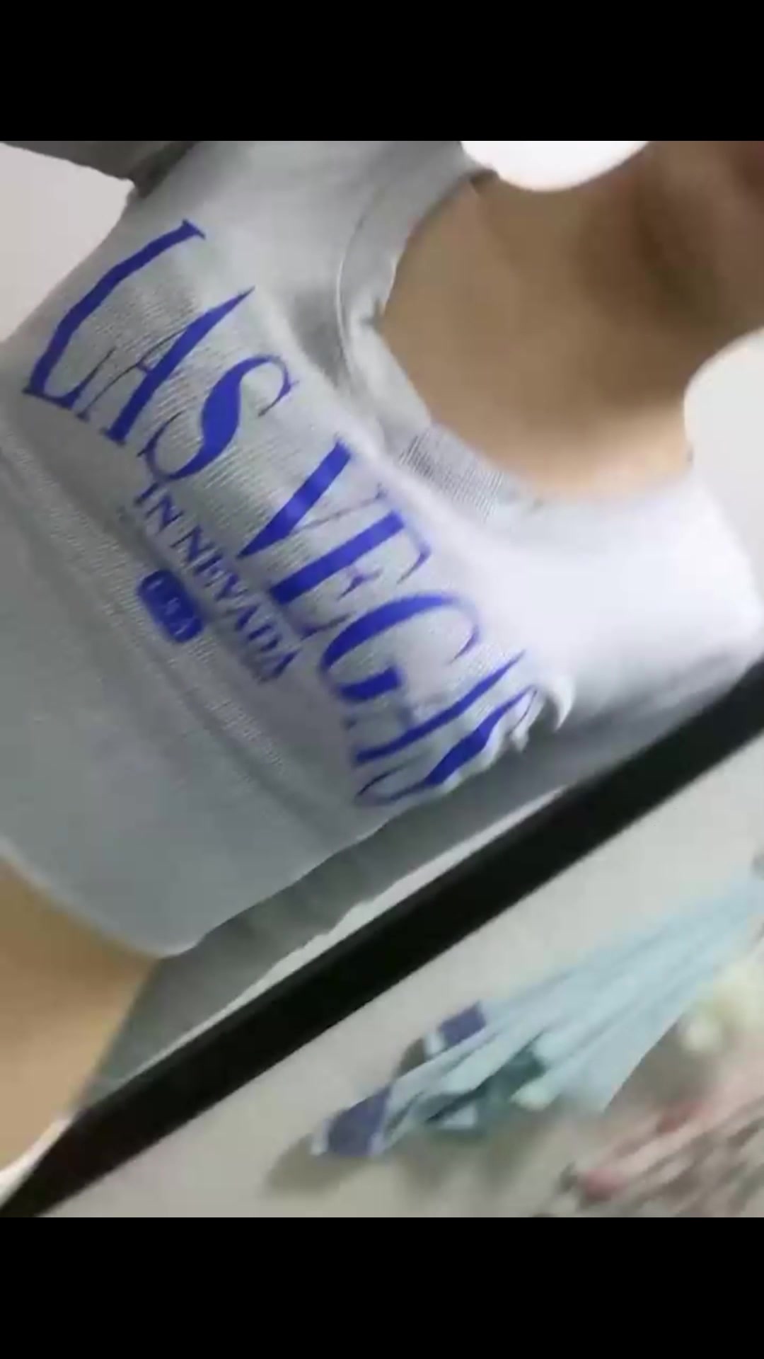 青岛大学浮山校区姜雨桐酒店被后入 脸埋枕头还是被顶得前后晃