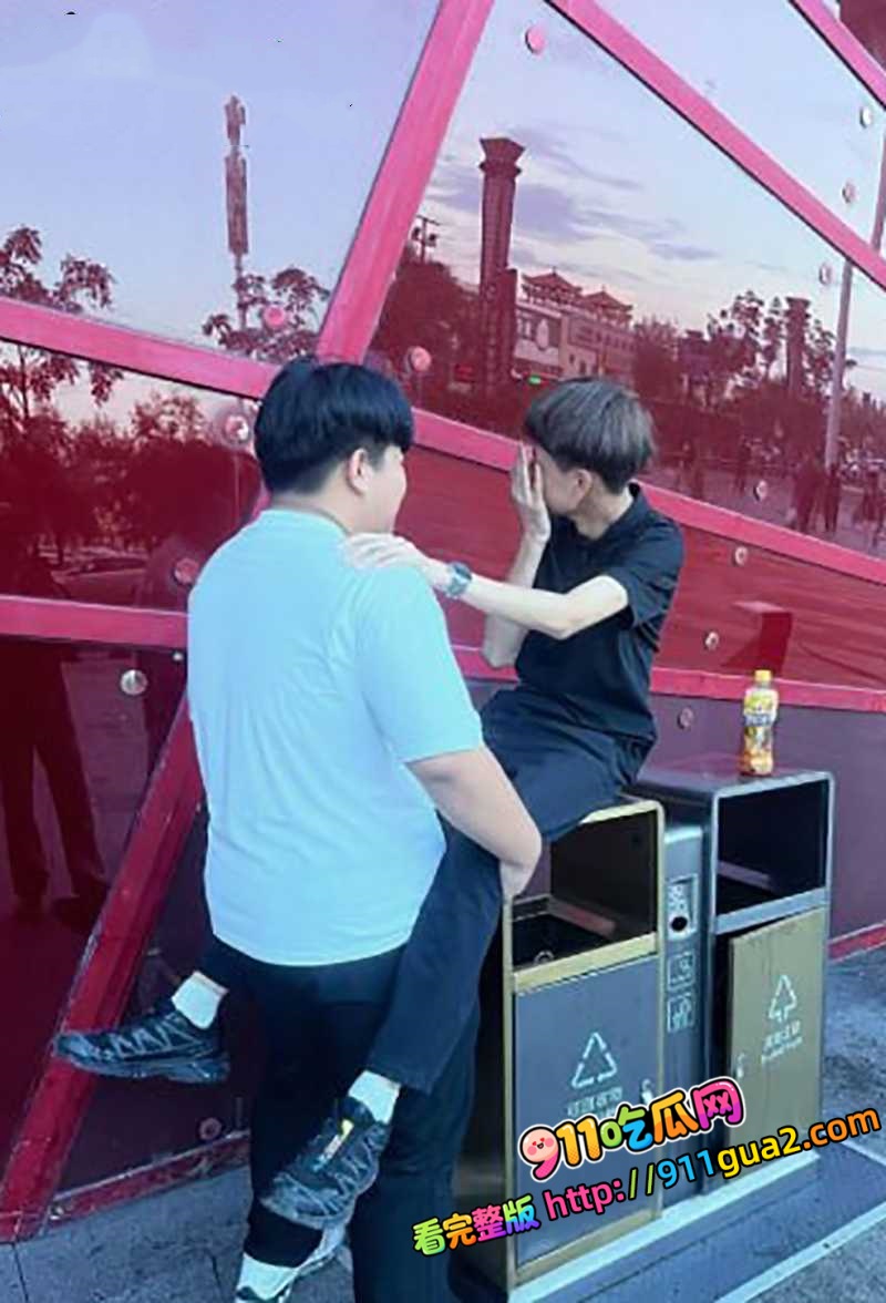 黑龙江鸡西万达2号门 全裸男女公然性爱 将垃圾桶沦为炮床 照片3