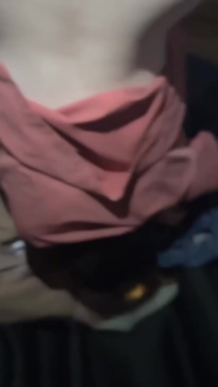 小红书博主桑桑 户外漏逼玩到火车洗手间被操，足交骑乘喷水全给了