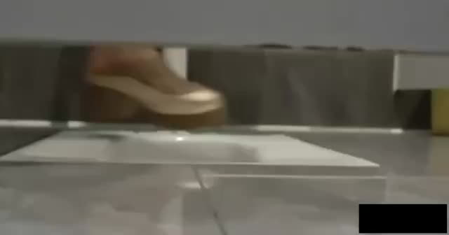 抖音网红SK柳柳厕拍视频曝光 早年参加慢长COS虞姬女厕被拍 尿量挺大