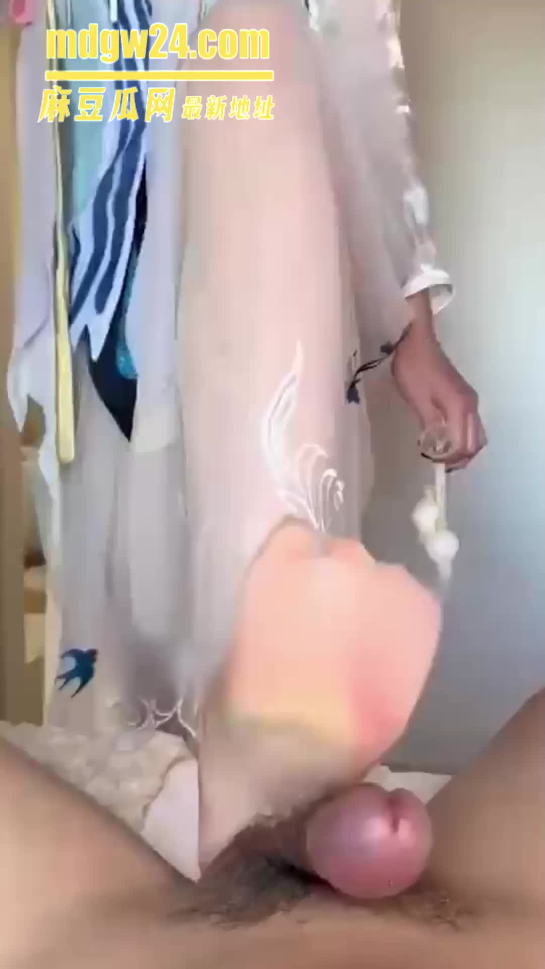 推特猫猫碎冰冰趣趣 新作中秋特辑 COS嫦娥的骚女友  白丝足交言语羞辱后入中出 | 麻豆瓜网｜麻豆传媒旗下的免费成人吃瓜黑料网