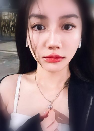 温柔知性大姐姐吃鸡吧 的封面