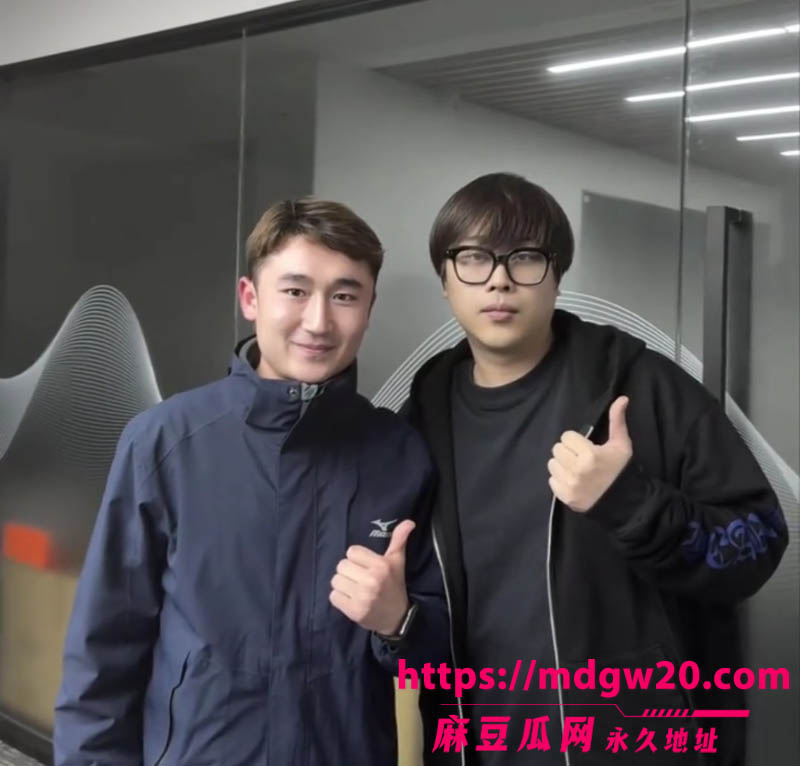 前LOL职业选手卢本伟闪婚巴旦木公主 前女友UU妹彻底成过去式 曾相恋近十年和平分身