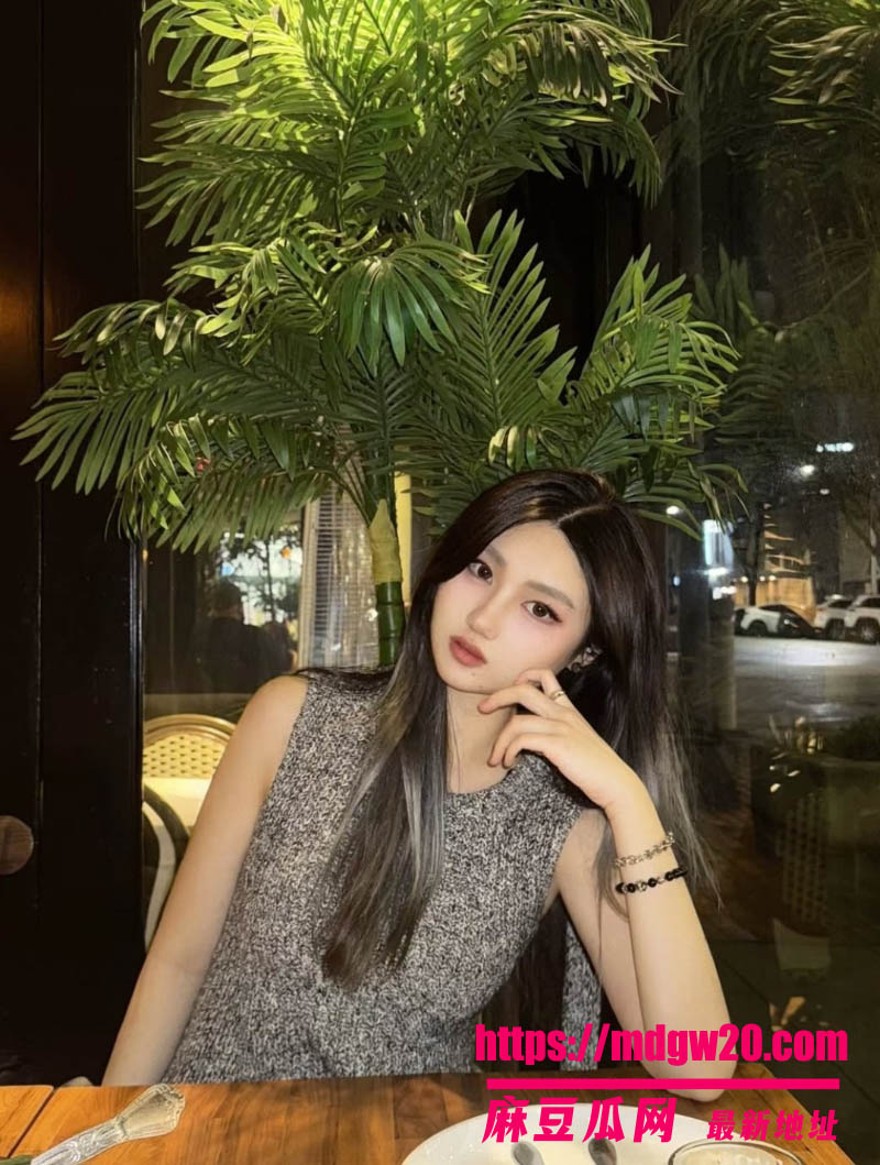 推特约炮大神独家曝光 约啪高颜值艺术系留学生Candice 在酒店各种体位把女主操到主动要求内射