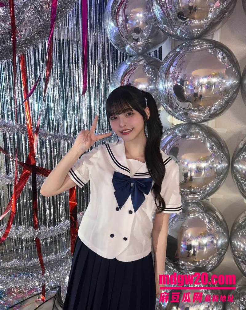 日本留学生秋田莉杏 与中国男友在酒店性爱自拍 双马尾被抓着后入打桩
