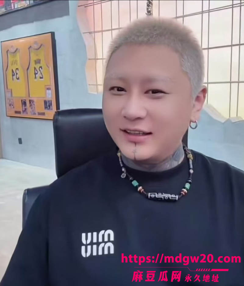 抖音千万粉网红方丈 姜玉铬直播自曝婚内多次出轨翻车 出轨对象不止一两人 拒绝复婚喊还没玩够