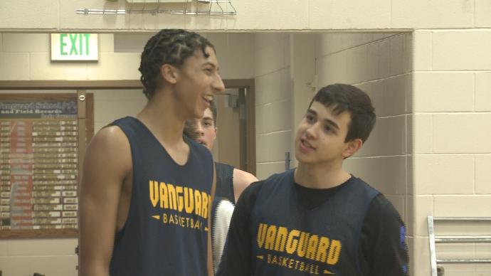 在冠軍爭奪失利後，先鋒隊球星帶領球隊重返丹佛。