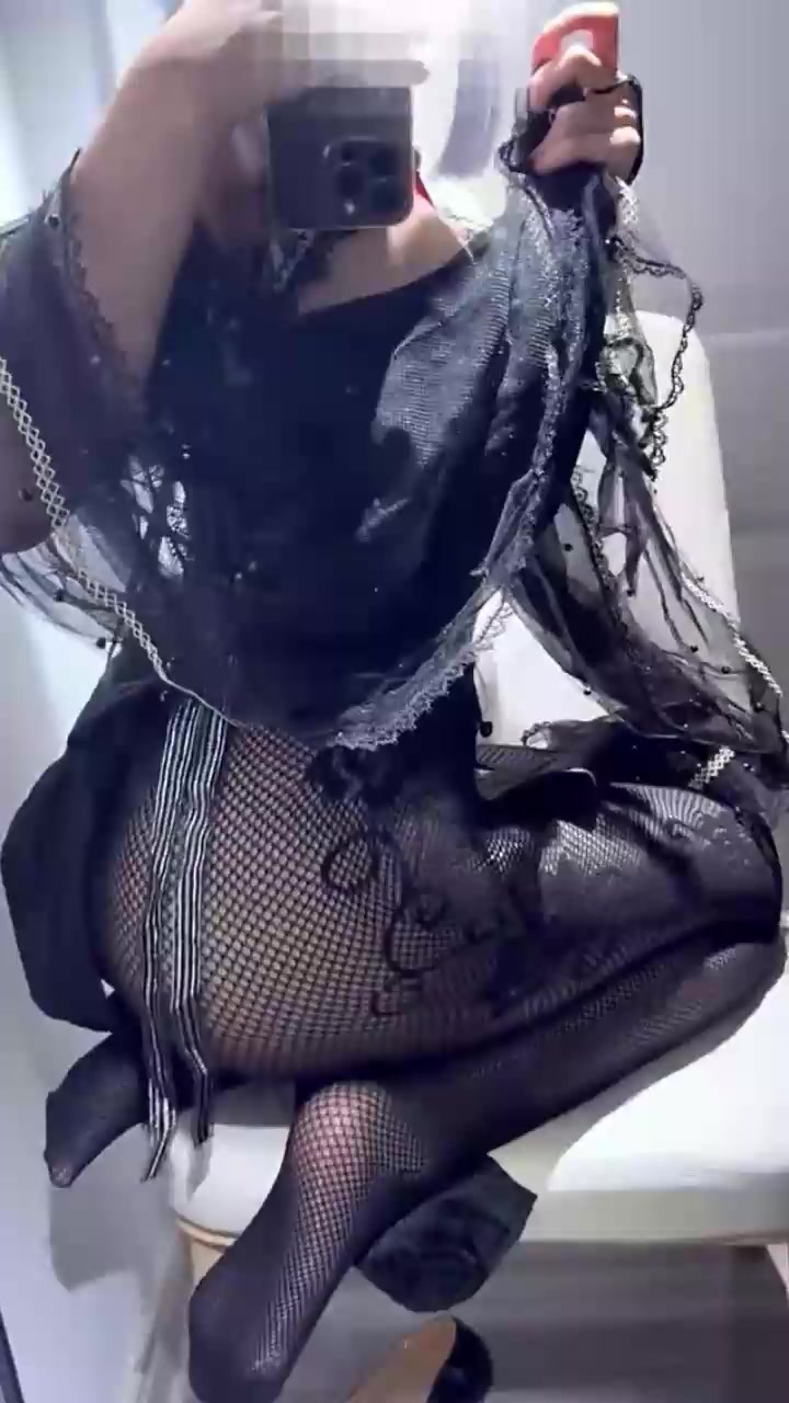 B站抖音甜妹coser KaCi脆脆塌房：私下约金主开炮被曝光，直接宣布下海收门费后秒注销跑路