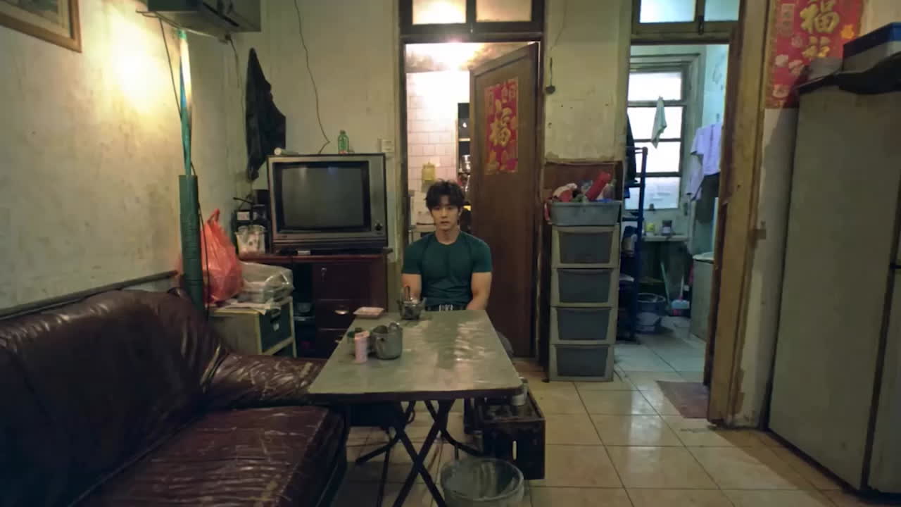 AI成人短剧《高三爱情故事》过去篇间章 穷小子为护娇妻当街暴打仇家 事后与她激烈缠绵！-黑料网