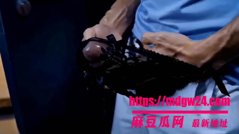 Episode 13 of the AI-powered adult short drama "The Secret of the Attic": After being humiliated and broken up with by his girlfriend, the male protagonist awakens a system that can extend the duration of sexual intercourse upon completing tasks.