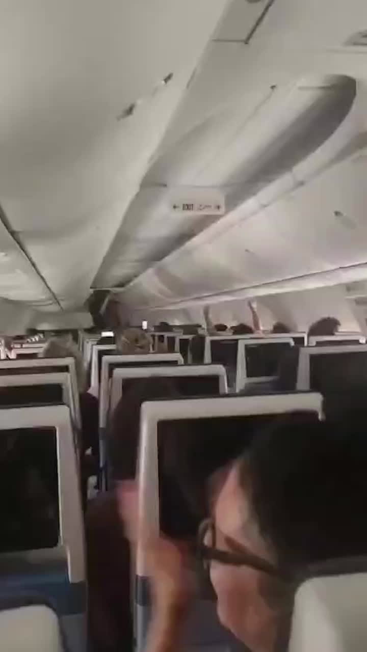 迪拜航空 副机长刺伤机长被制服 印度英雄机长救下174人 获内塔尼亚胡人民集体称赞-黑料网