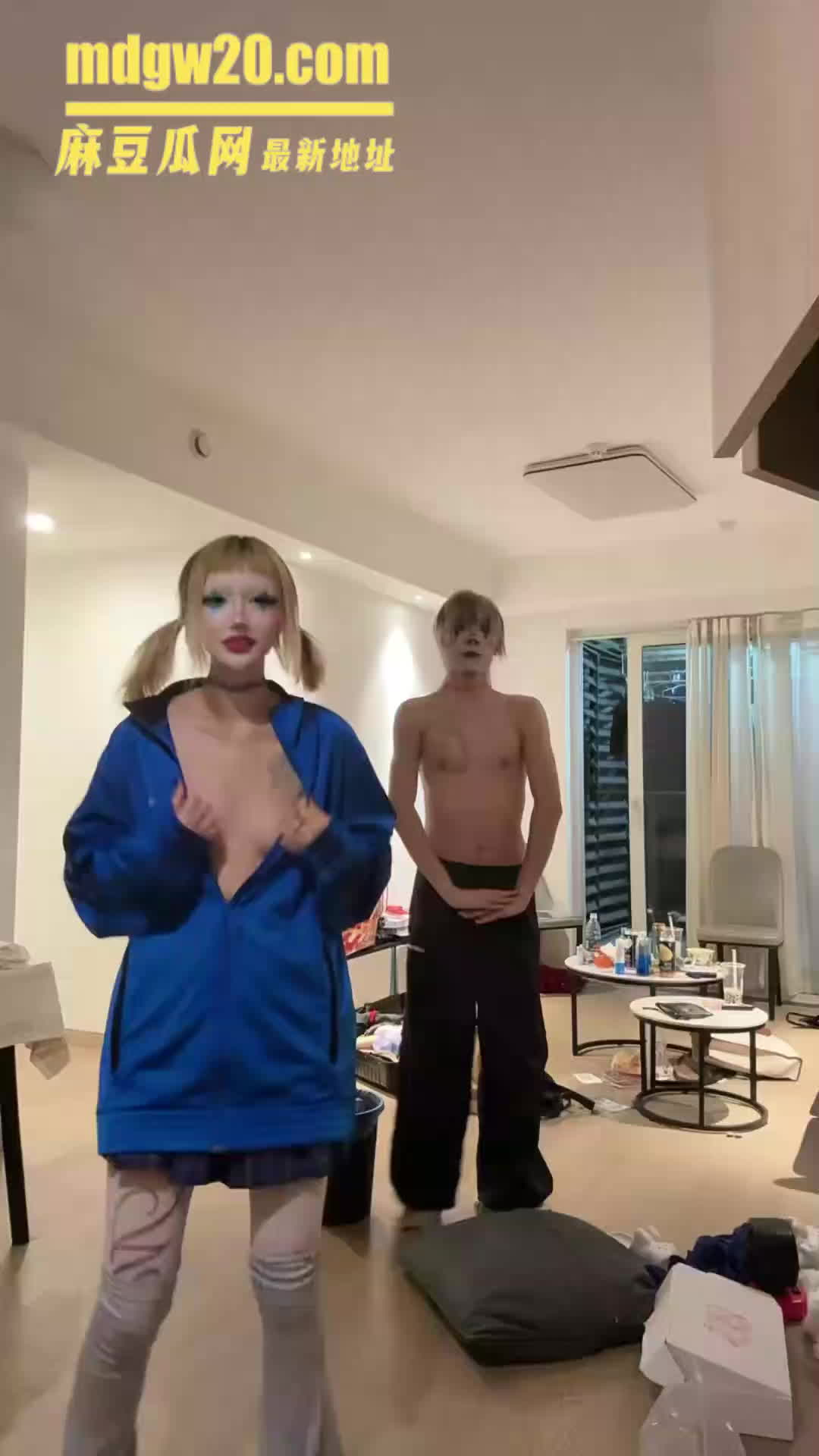 抖音视觉系博主 索菲亚 再次翻车 评论区暗语要全集 嗑药露胸跳舞视频已经流出 | 麻豆瓜网｜麻豆传媒旗下的免费成人吃瓜黑料网