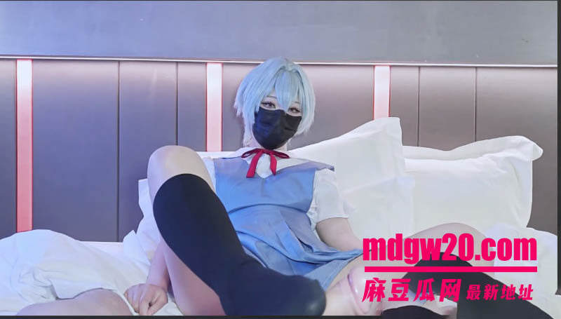 糖心Vlog高颜值女神软软小芙 cos绫波丽足交跪舔 口交后无套猛插内射蜜穴