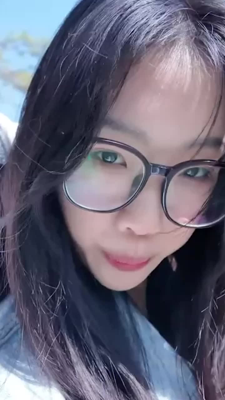 广西柳州清纯表妹 刘静 被男友酒店偷拍 极品身材一览无余 白虎嫩穴被无套爆操-黑料网