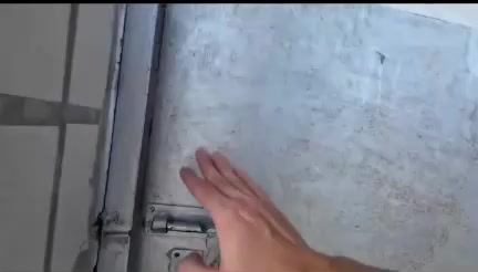 肇庆市高要二中恋足癖学弟偷摸进学长宿舍，拿学长紫色运动鞋猛撸打飞机