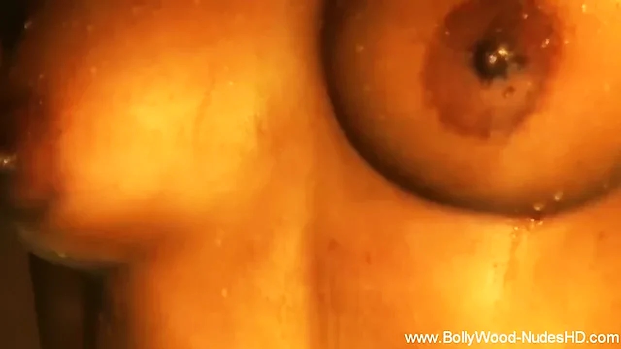 Indian dancer gives sensual head in Bharat Natyam inspired scene 포스터