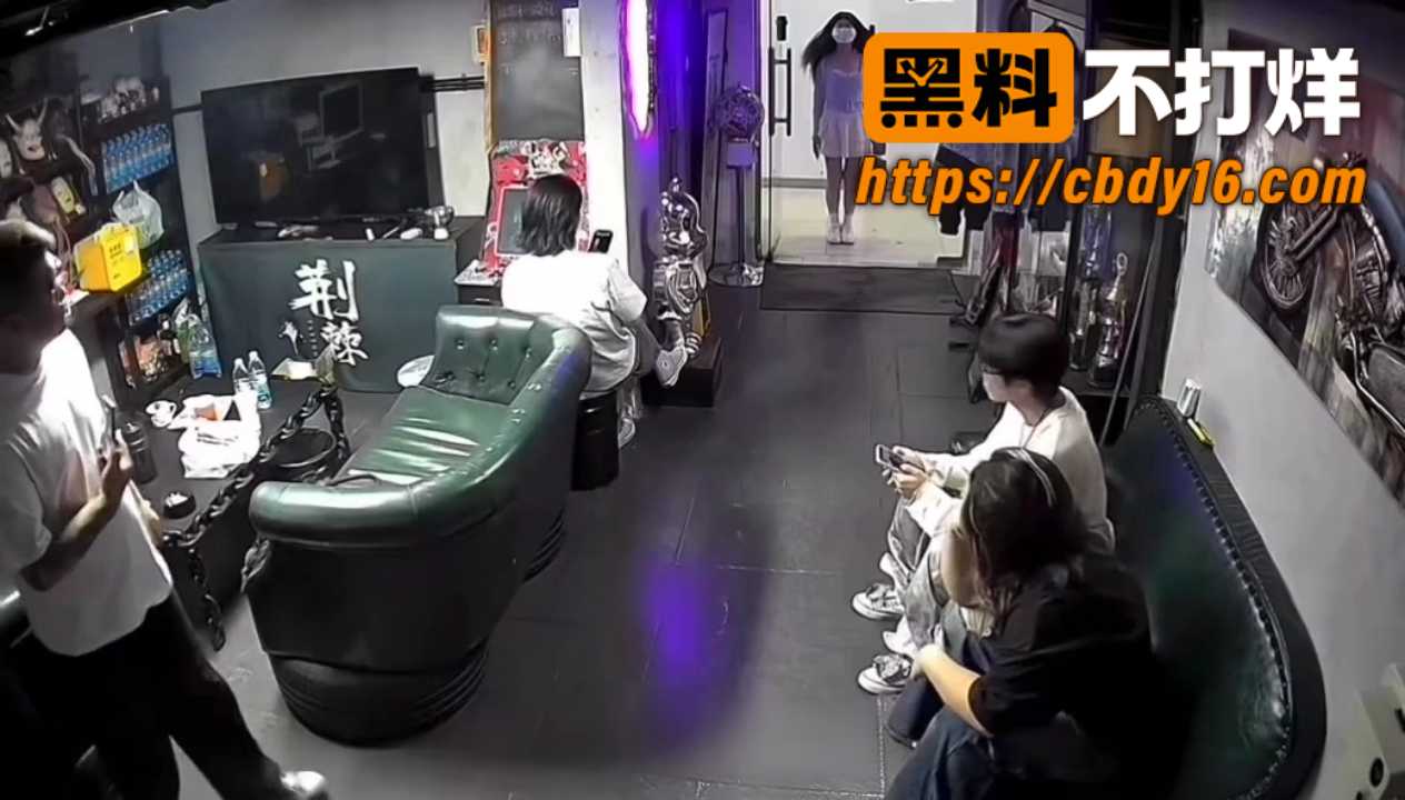 天津穿孔店炸毛女生原视频流出 1 1