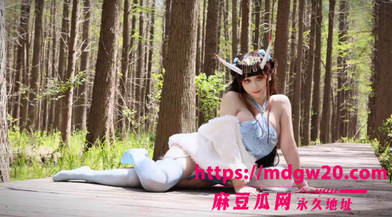 极品巨乳福利姬 阿雪雪 最新写真福利 COS蓝色巨乳肥臀小恶魔在林间露出