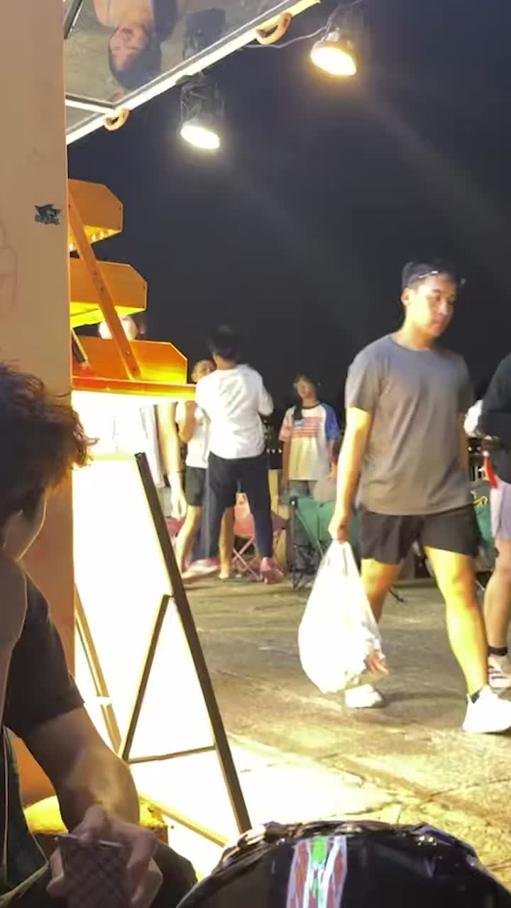 厦门后溪夜市街头 父亲要带女儿回家反遭多人群殴 黄毛态度嚣张引众议-黑料网