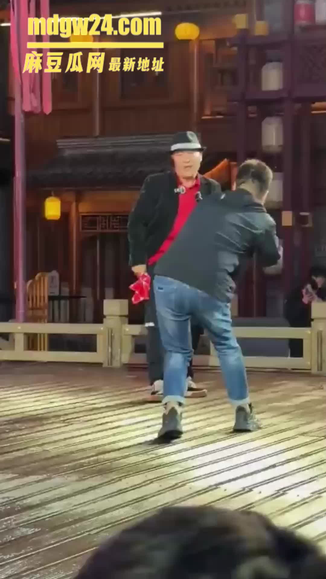 山东琅琊古城千万网红杀生鱼丸同台赵四彻底翻车 现场眼神拉丝像看猎物 私密视频彻底流出 | 麻豆瓜网｜麻豆传媒旗下的免费成人吃瓜黑料网