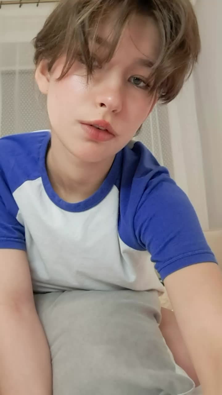 OF欧美人气女网黄 alekssecret 丰满身材配中性头发 自慰小穴看起来别有风情-黑料网